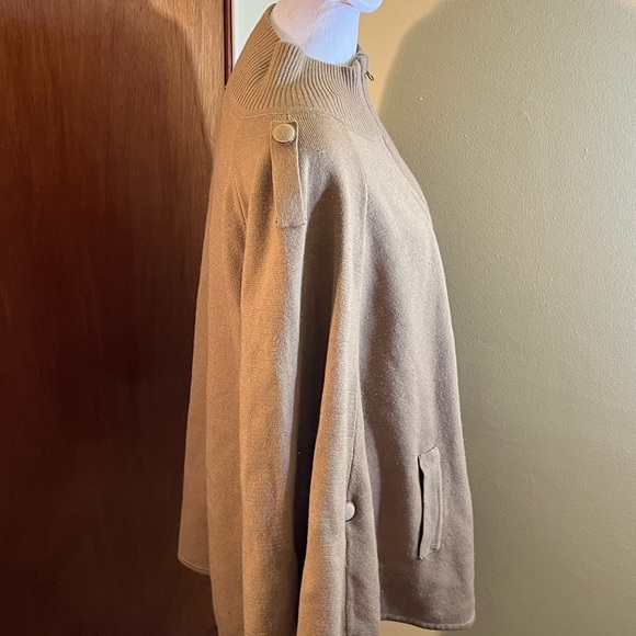 Big Buddha Women’s Camel Colored Sweater Style Pancho Size M/L - Picture 2 of 12